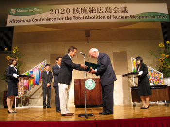 Doug Roche, Tadatoshi Akiba